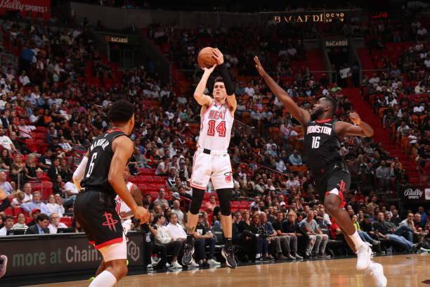 应串联弱侧 应串联弱侧